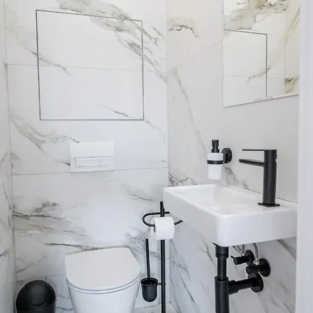 Apartamento New Cozy In Heart Of Free Garage Parking Bratislava